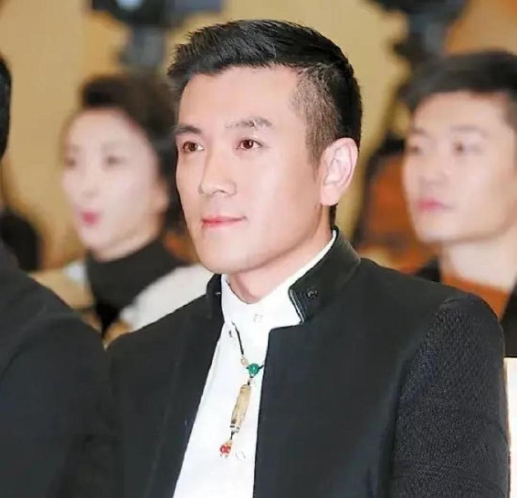 曝杨子直播间被子出问题,内芯全是陌生人头发,孩子盖后全身刺挠__财经头条