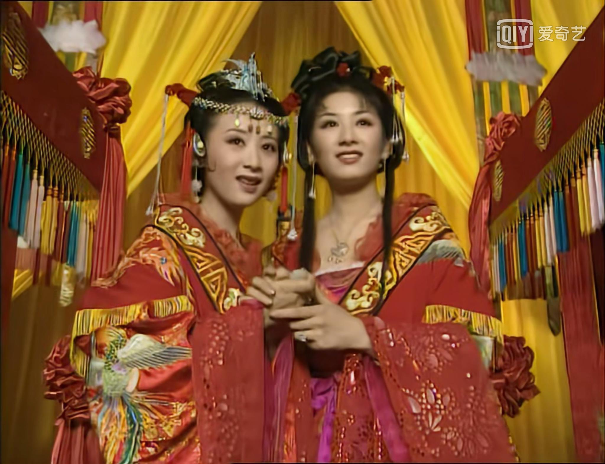 老剧新赏 上错花轿嫁对郎李玉湖(黄奕)和杜冰雁(李佳璘)同一天出