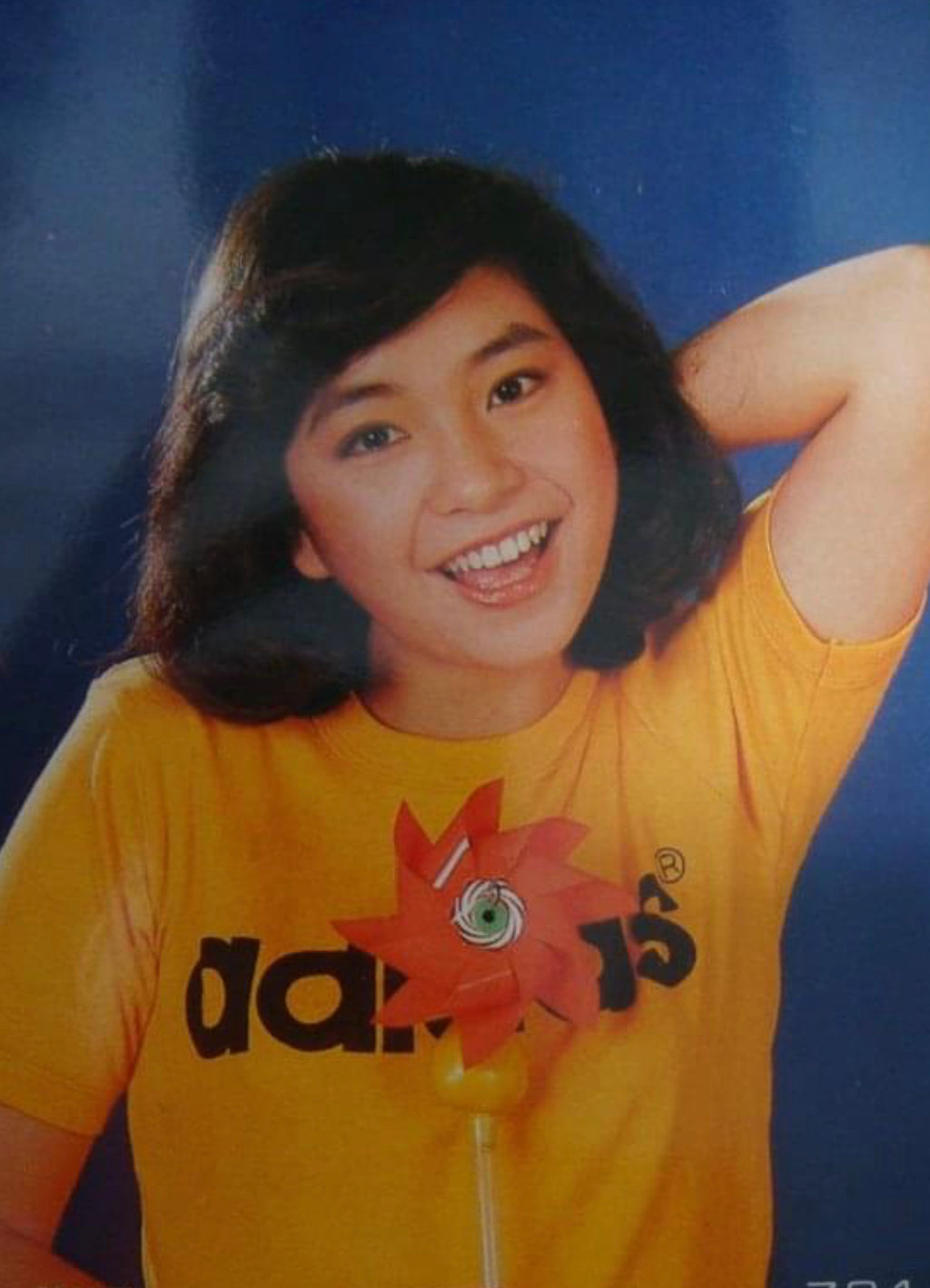 钟镇涛旧爱晒婚纱照，纪念与富商结婚41年，患癌后满头白发仍优雅休闲区蓝鸢梦想 - Www.slyday.coM