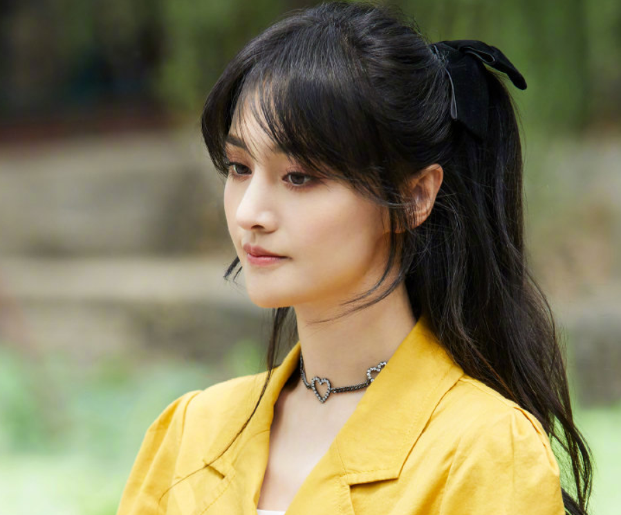 谈莉娜炒作过头了,蹭完肖战又蹭张翰郑爽,没作品的她能走多远?