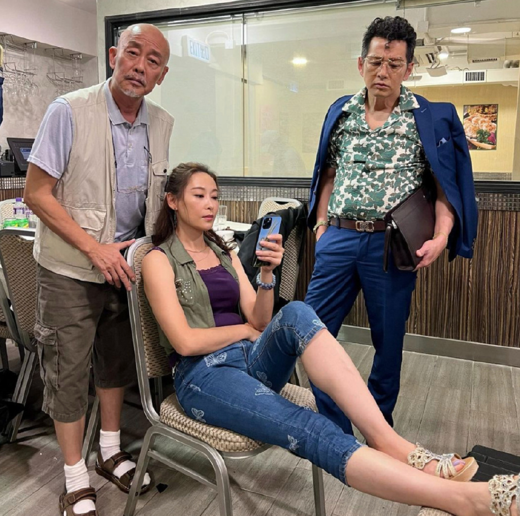 杨怡姐姐自曝明年结婚，与富商同居生女13年，无怨无悔照顾俩继女|杨卓娜|继女|结婚_新浪新闻