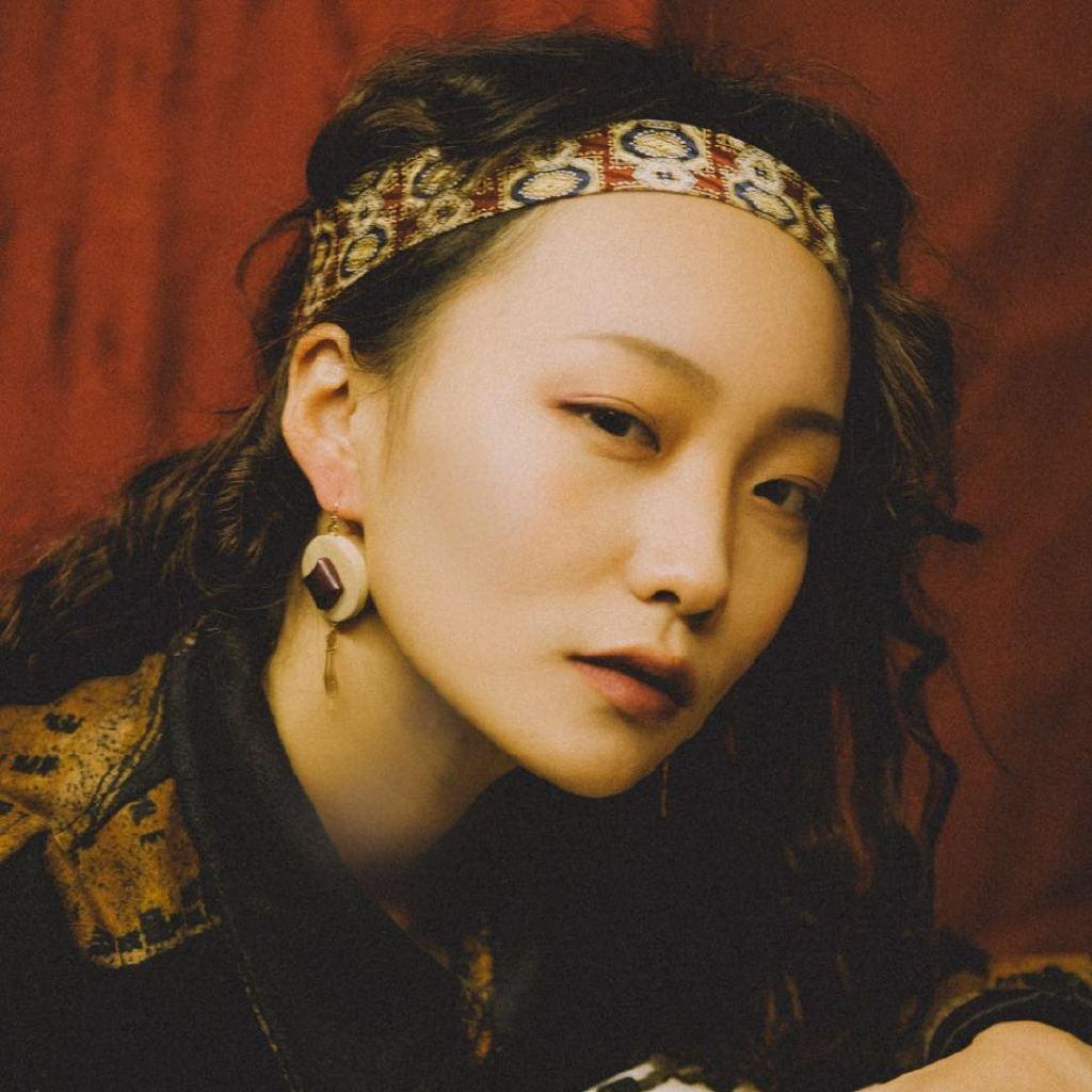 坐拥千万粉丝的网红贝勒爷,真实身份让人不敢相信,头秃还算什么