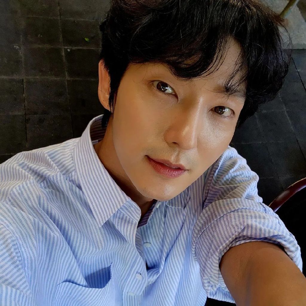 41岁的李准基,这个身材管理和颜值真的是41岁吗?