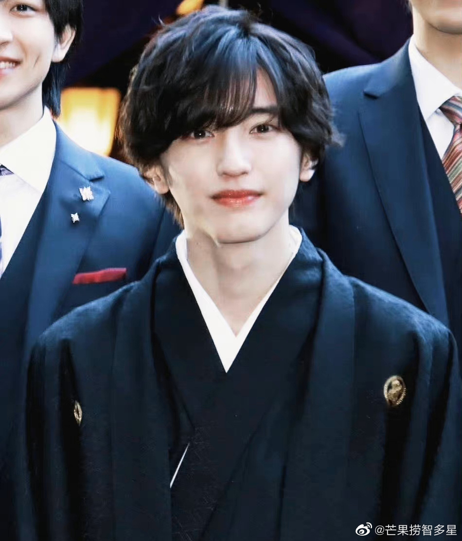 道枝骏佑成人礼新闻生图,好牛逼的一张脸啊__财经头条