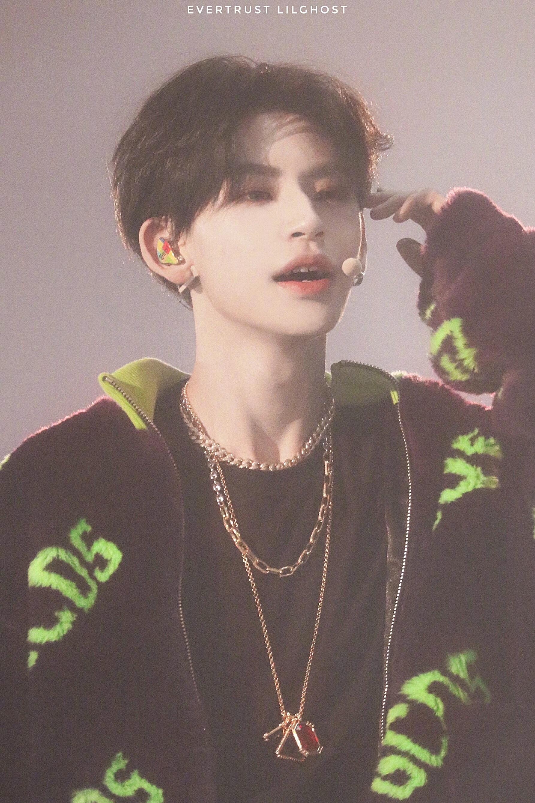 小鬼王琳凯舞台照小合集舞台上的小鬼又酷又拽,私下却是一个可爱鬼