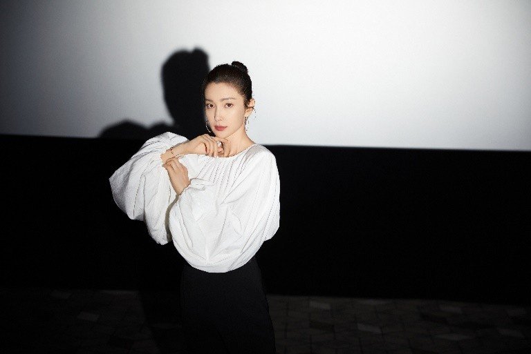 李冰冰《平凡英雄》饰演乘务长用眼神传达情绪休闲区蓝鸢梦想 - Www.slyday.coM