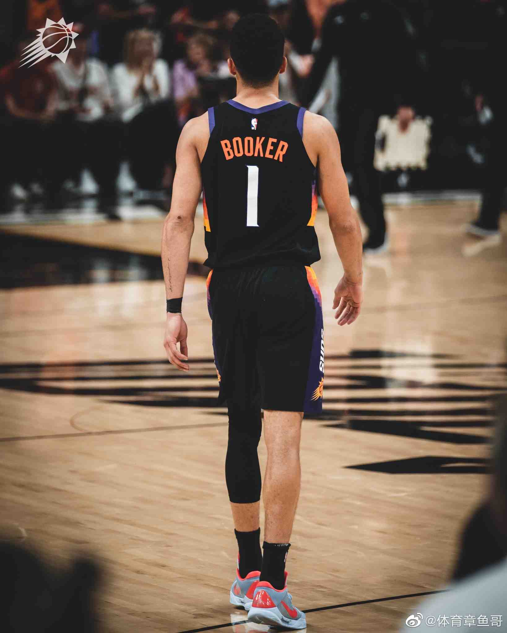 杀疯了的男人:布克半场31分,18投12中,其中三分10中7……__财经头条