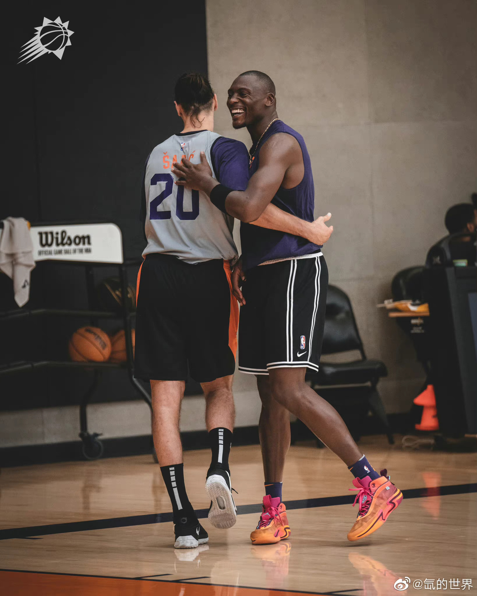 当布克的锋线火力遇上约基奇的全能策应会产生怎样的化学反应