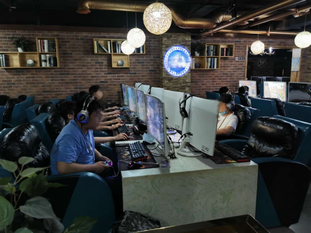 北京个别网吧棋牌室偷摸营业专人接头密集就坐不用登记