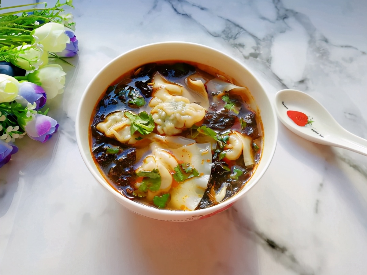 快手酸汤大馅馄饨,越吃越过瘾,全家老小都爱吃