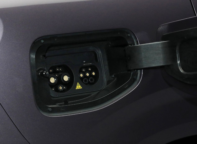 零跑B10将激光雷达杀至12万级，对比银河E5谁更超值？