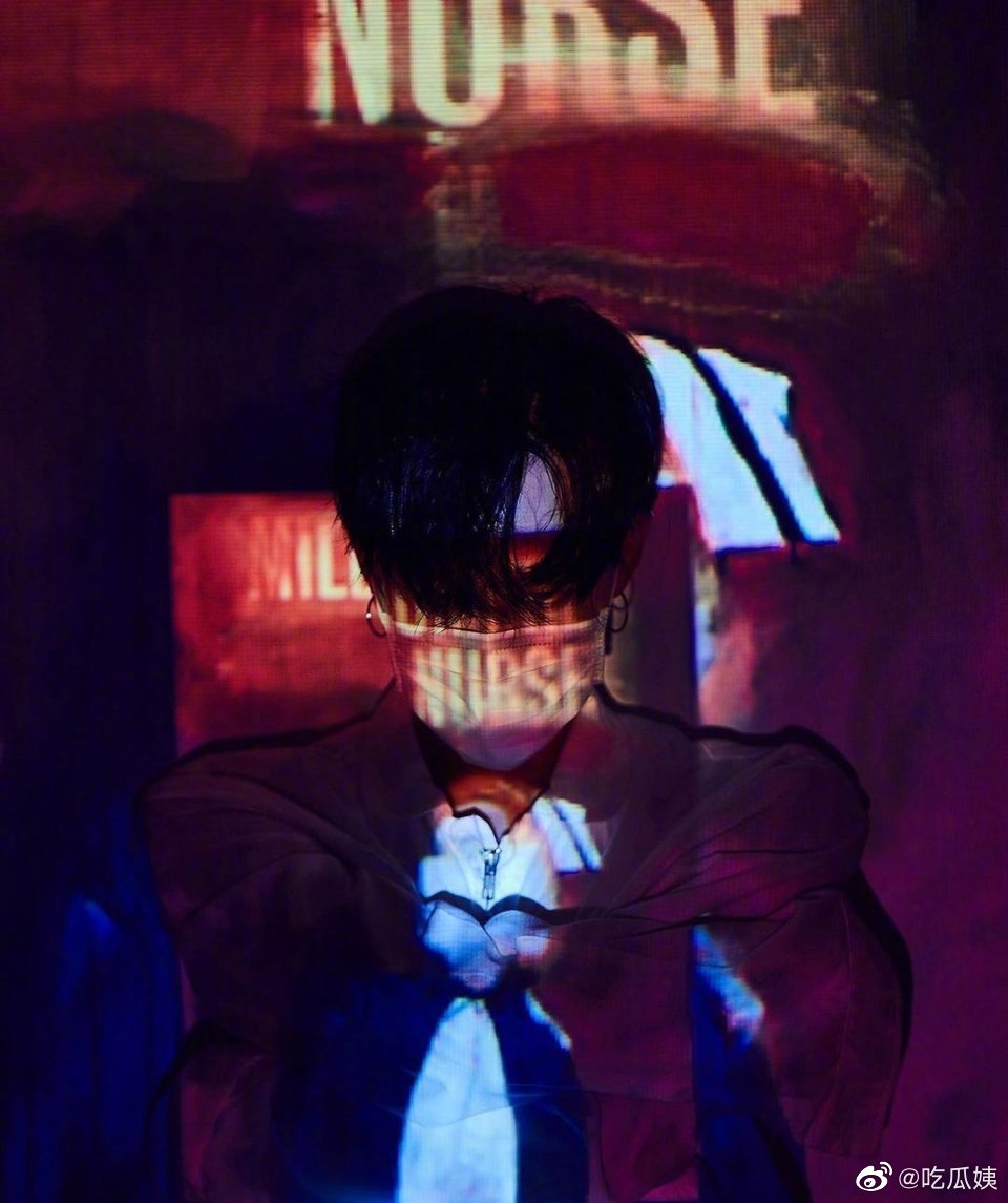 权志龙在ins晒出了bigbang成员握手照 权志龙在ins晒出了bigbang成员握手照