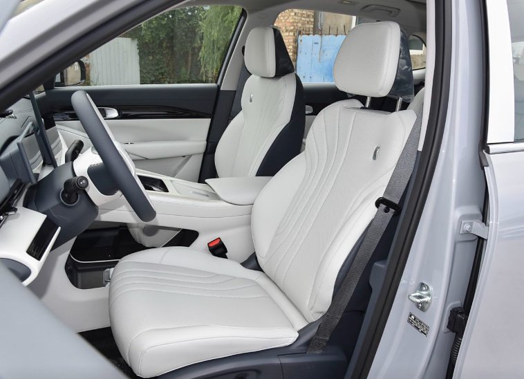 零跑B10将激光雷达杀至12万级，对比银河E5谁更超值？