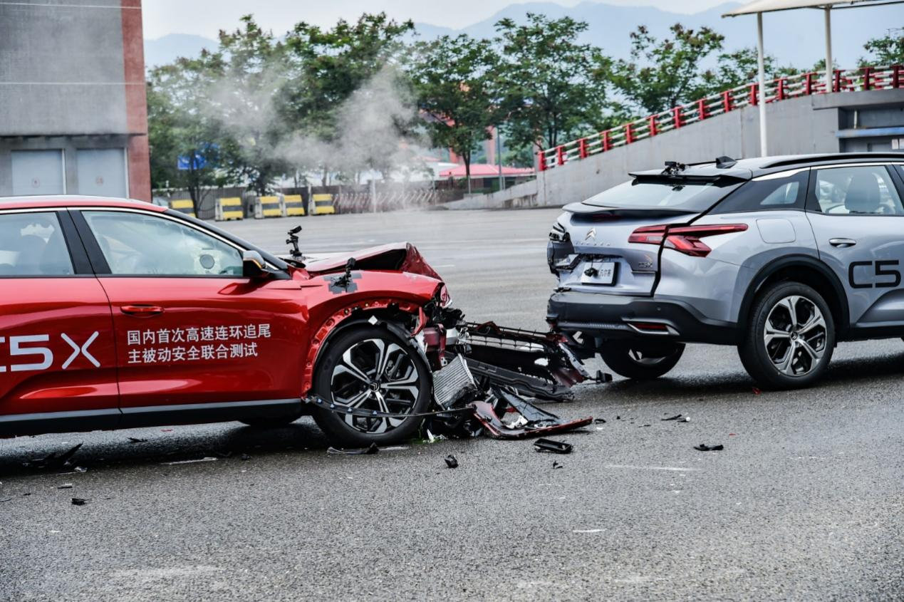 神龙汽车中华第一撞开创汽车碰撞先河良心品质传承25载