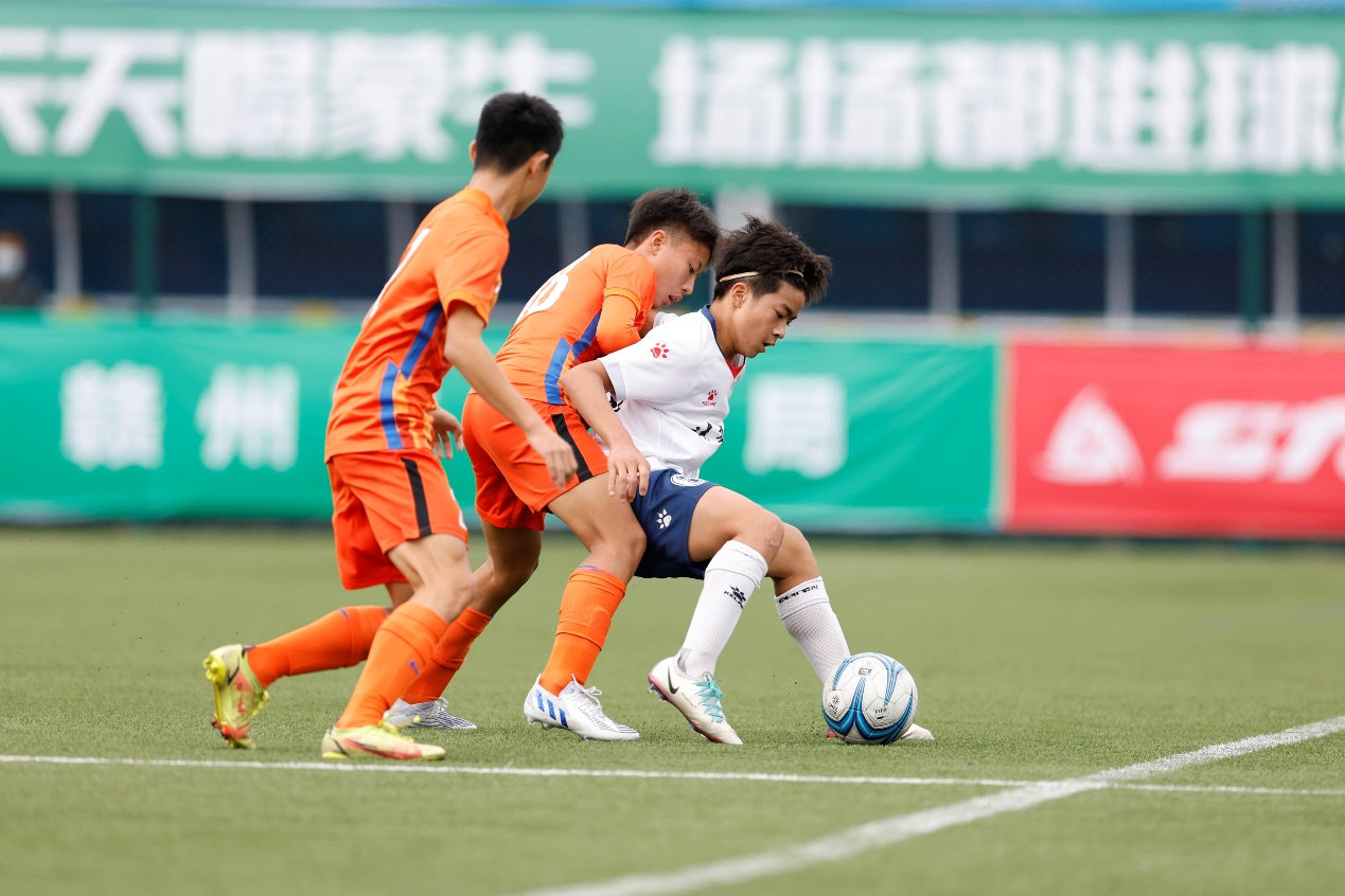 u13队的出色表现也让人瞩目,刚刚抹去泪水的邝兆镭在接受采访时表示:"