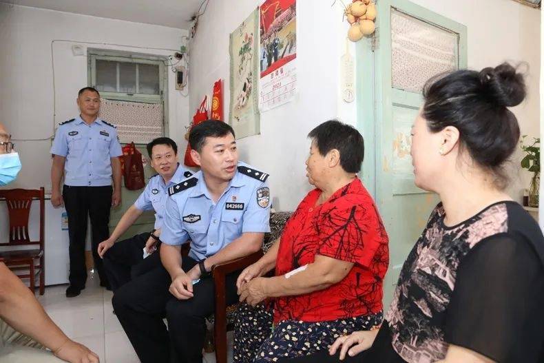 【你好,警察节】海阳公安向全市人民汇报休闲区蓝鸢梦想 - Www.slyday.coM 【你好,警察节】海阳公安向全市人民汇报休闲区蓝鸢梦想 - Www.slyday.coM