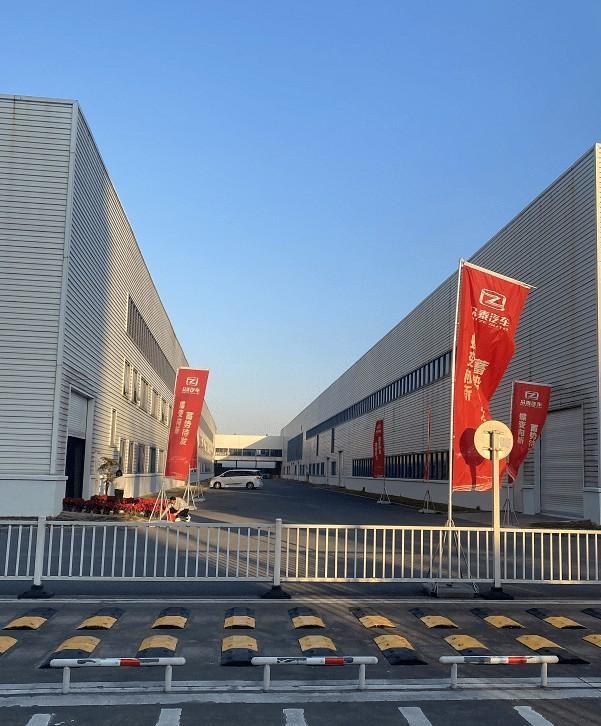 而众泰方面表示,下线仪式后,众泰永康基地就会全面复工.