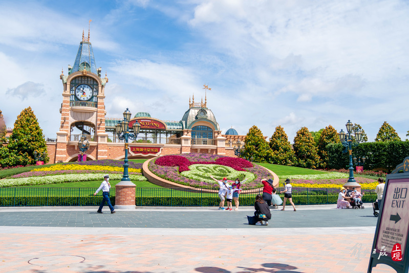 上海迪士尼乐园恢复运营首日:玲娜贝儿冲上热搜第一,有人5点起床赶来休闲区蓝鸢梦想 - Www.slyday.coM 上海迪士尼乐园恢复运营首日:玲娜贝儿冲上热搜第一,有人5点起床赶来休闲区蓝鸢梦想 - Www.slyday.coM