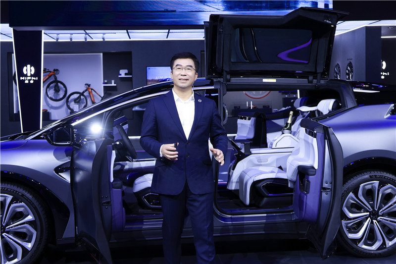 丁磊:传统豪华车代表过去,科技豪华属性的高合才是未来