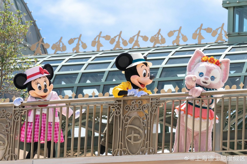 上海迪士尼乐园恢复运营首日:玲娜贝儿冲上热搜第一,有人5点起床赶来休闲区蓝鸢梦想 - Www.slyday.coM 上海迪士尼乐园恢复运营首日:玲娜贝儿冲上热搜第一,有人5点起床赶来休闲区蓝鸢梦想 - Www.slyday.coM