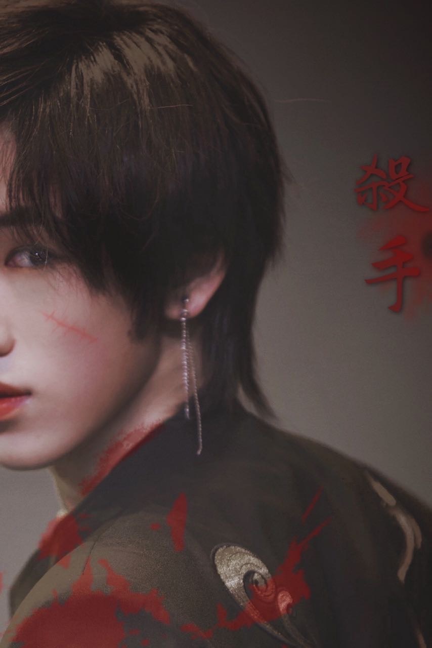 来看宋亚轩的战损妆!眼神里的杀气搭配天生的微笑唇