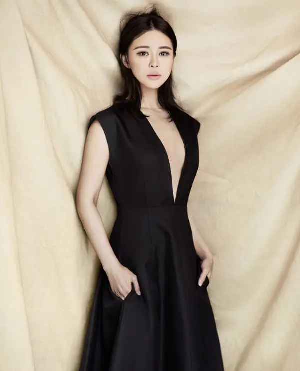 佟大为这媳妇真应该私藏起来,穿着简单的吊带,却比别人美太多了休闲区蓝鸢梦想 - Www.slyday.coM 佟大为这媳妇真应该私藏起来,穿着简单的吊带,却比别人美太多了休闲区蓝鸢梦想 - Www.slyday.coM