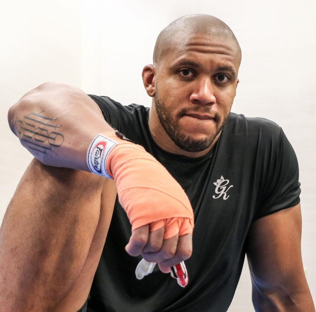 全力以赴,盖恩志在创造历史——成为ufc第一个法国籍冠军!