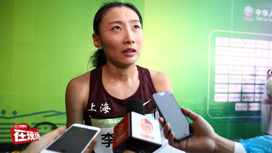 女子马拉松李芷萱摘银 赛后采访 奥运会受伤影响了发挥