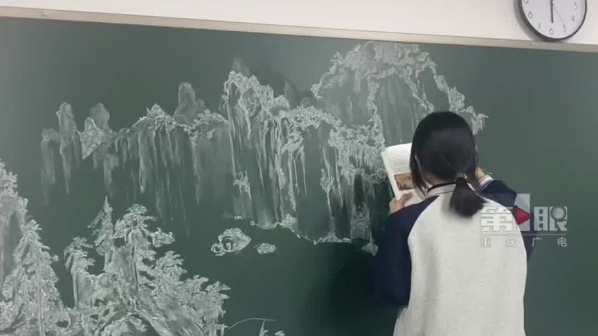 12月5日浙江女孩用粉笔画出绝美赤壁图好看得让人舍不得擦黑板