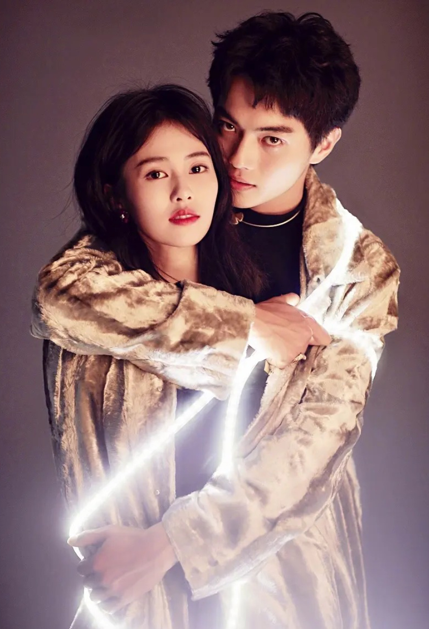 许凯恋情曝光,女友冲向其怀抱并甜蜜牵手,在酒店共处近24个小时__财经