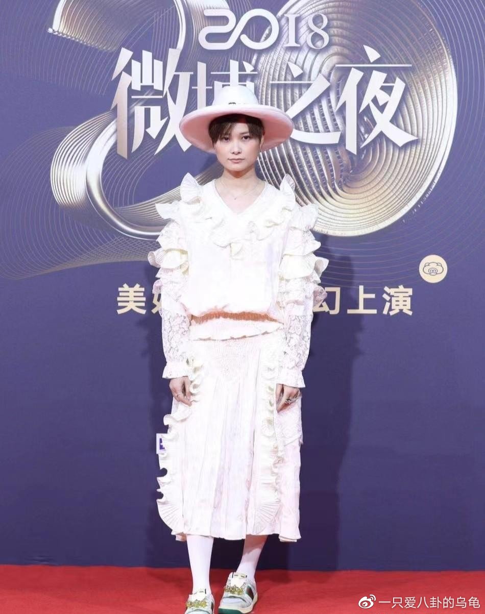 “完美”暴露身体缺陷,明星雷人红毯造型,看得我忍不住笑出了声休闲区蓝鸢梦想 - Www.slyday.coM “完美”暴露身体缺陷,明星雷人红毯造型,看得我忍不住笑出了声休闲区蓝鸢梦想 - Www.slyday.coM