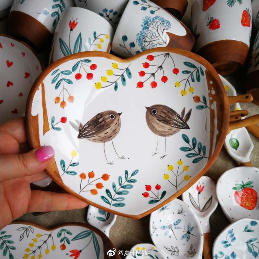 清新可爱的瓷盘画,用陶瓷笔画起来!( . )