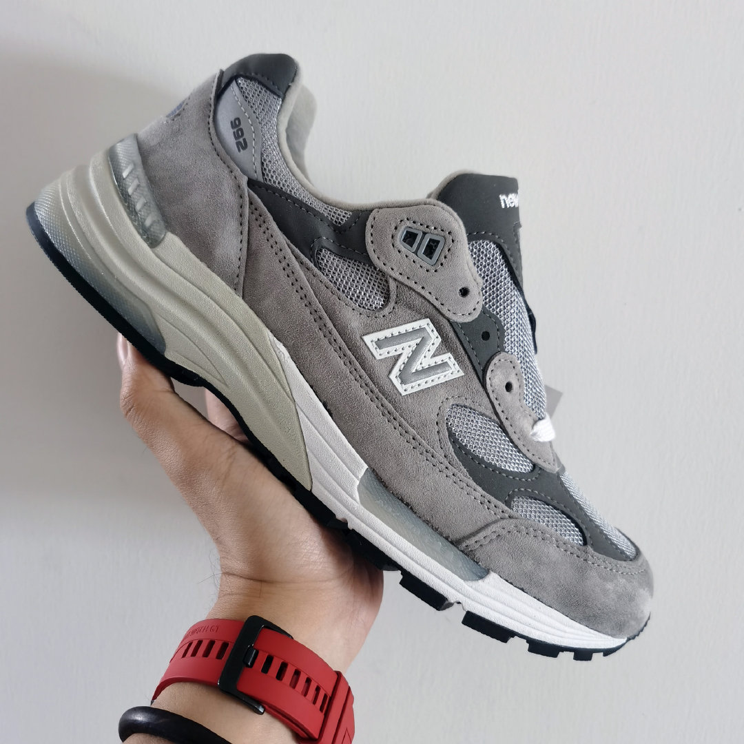 newbalance992元祖灰等的很苦