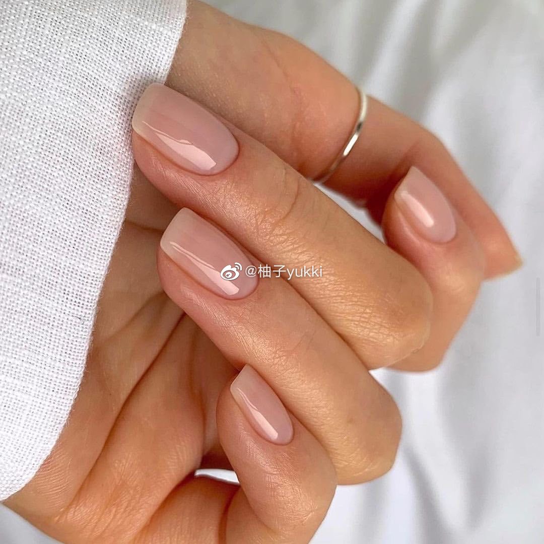 纯色长款美甲,简单大方的款式比较能体现气质……_高清图集_新浪网