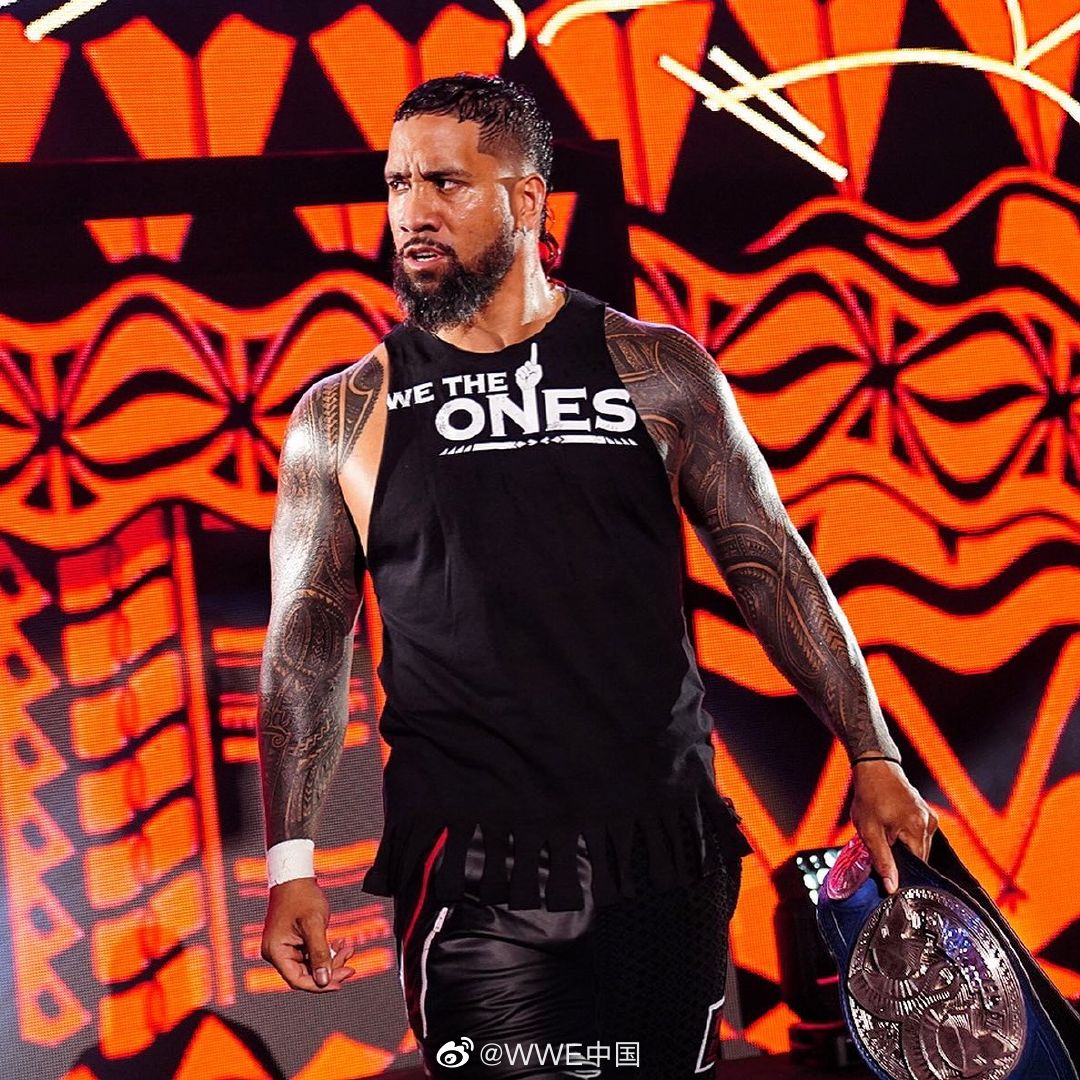 一家之主罗门伦斯romanreigns带领众明星去到爱丁堡