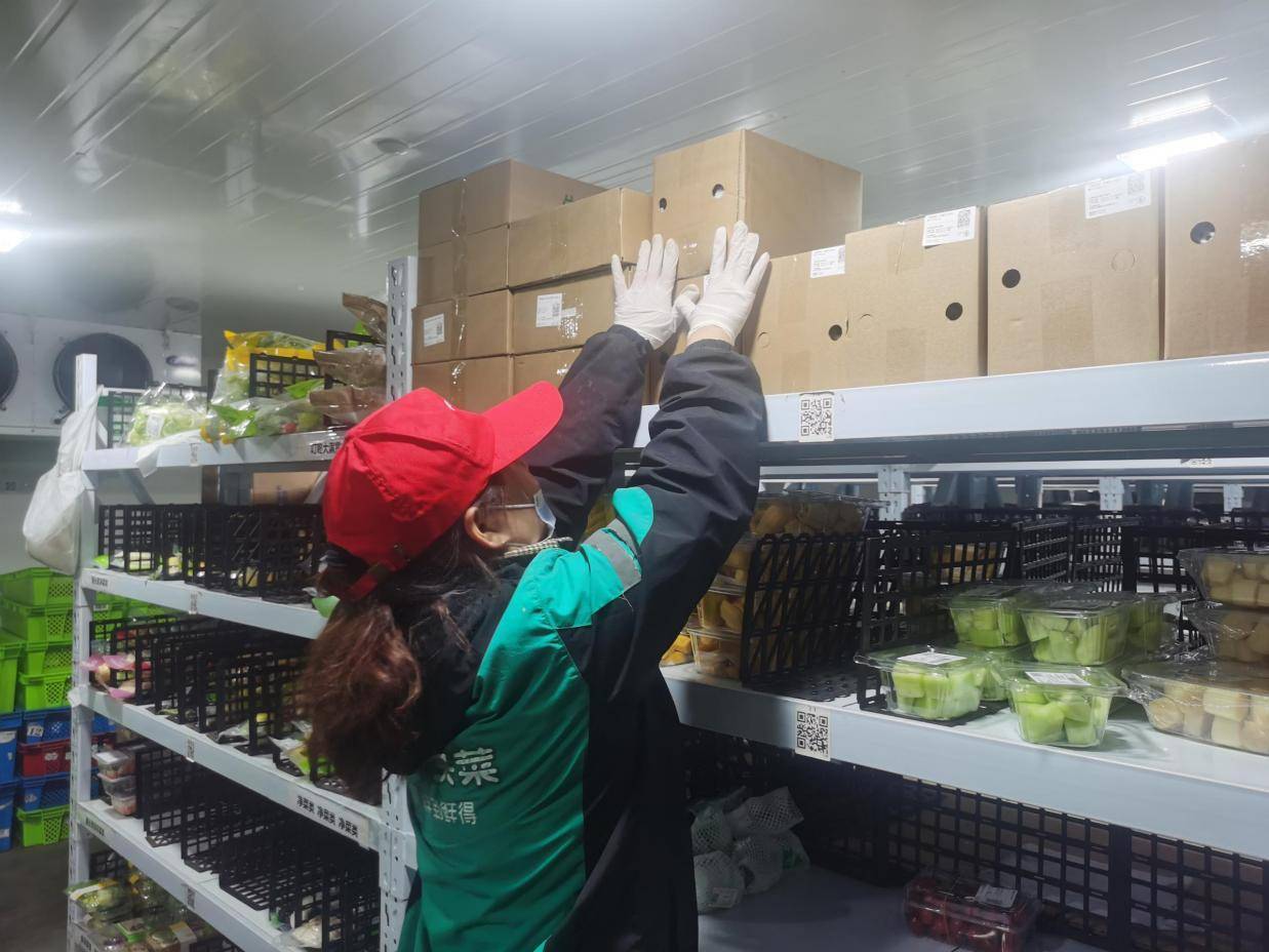 生鲜电商分拣配送人力紧张上千人次保供志愿者共享员工上岗