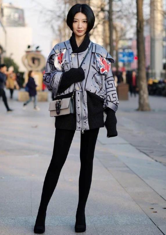 冬天打底裤要这样穿:选深不选浅,合身不宽松,洋气又好看时髦|打底裤