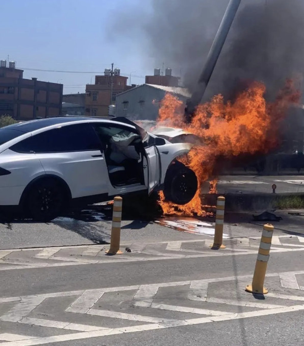 林志颖父子车祸受伤,目击者说父亲伤势严重一度无法说话休闲区蓝鸢梦想 - Www.slyday.coM 林志颖父子车祸受伤,目击者说父亲伤势严重一度无法说话休闲区蓝鸢梦想 - Www.slyday.coM