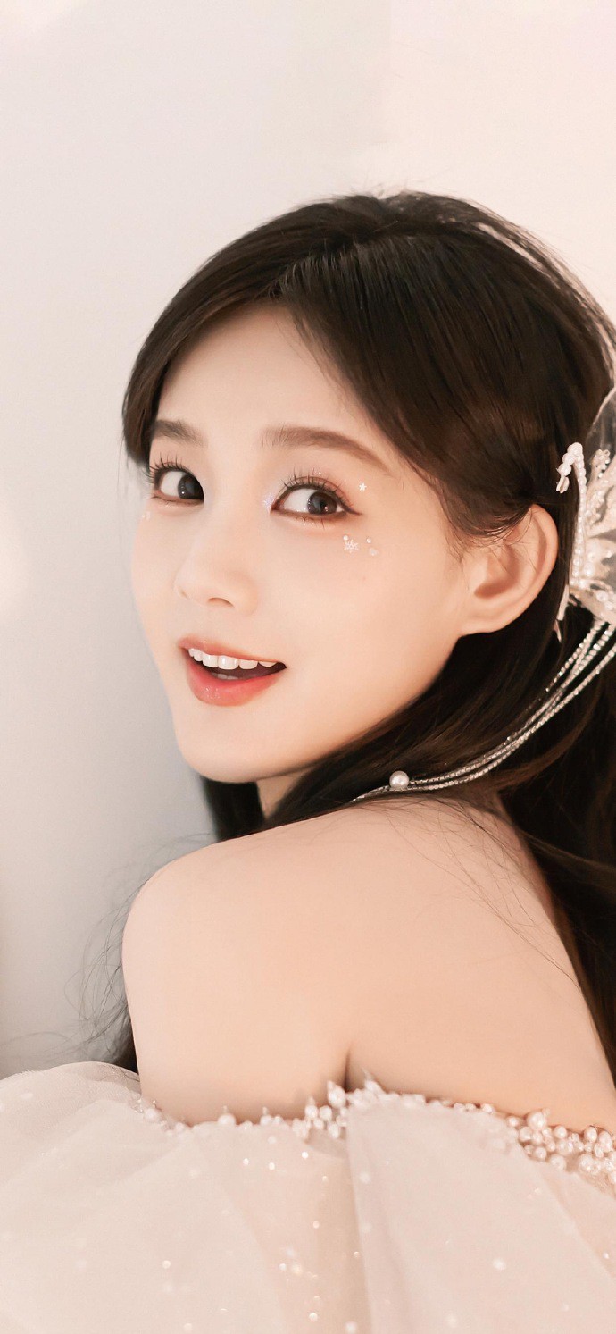 清新可爱李一桐锁屏壁纸