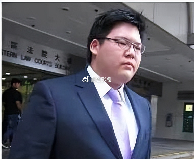 向华强幼子向佑近照曝光，体态臃肿与哥哥向佐差距大，长相似陈岚