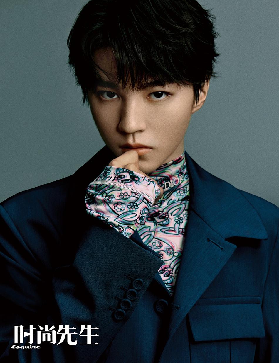 王俊凯登杂志封面 演绎少年感绅士!