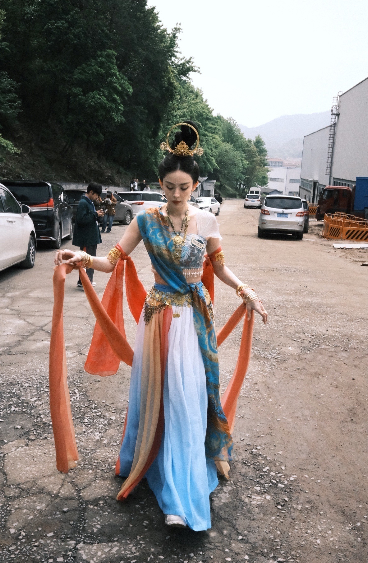 娜扎的敦煌神女造型 让人仿佛穿越时空回到了千年前的敦煌