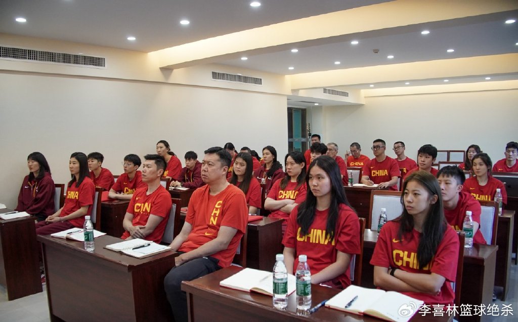 中国女篮最新训练曝光!王治郅特训韩旭+2米26张子宇,宫帅发力了
