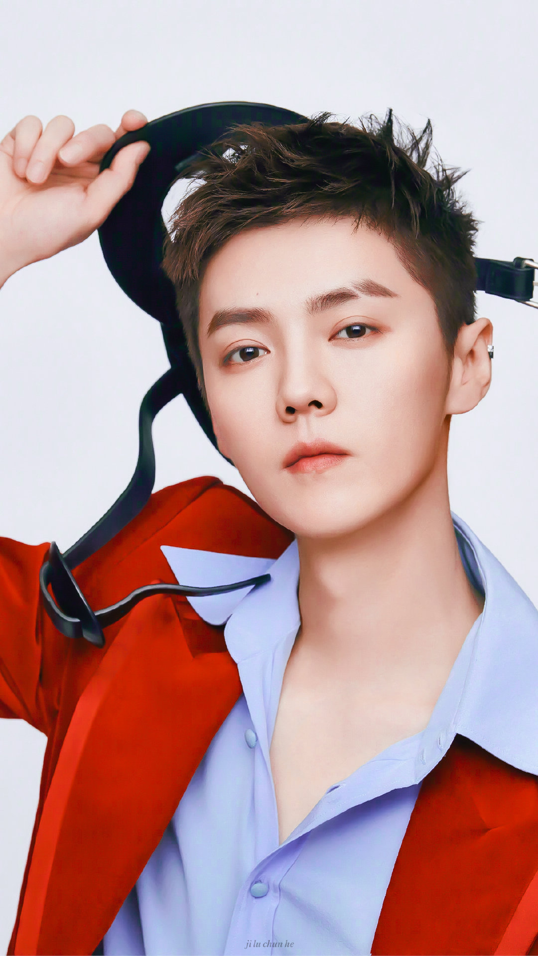 鹿晗《时尚芭莎》杂志内页大片~ 短发,断眉真的好酷