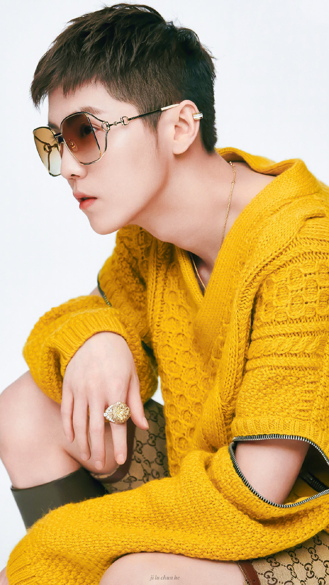 鹿晗《时尚芭莎》杂志内页大片~ 短发,断眉真的好酷