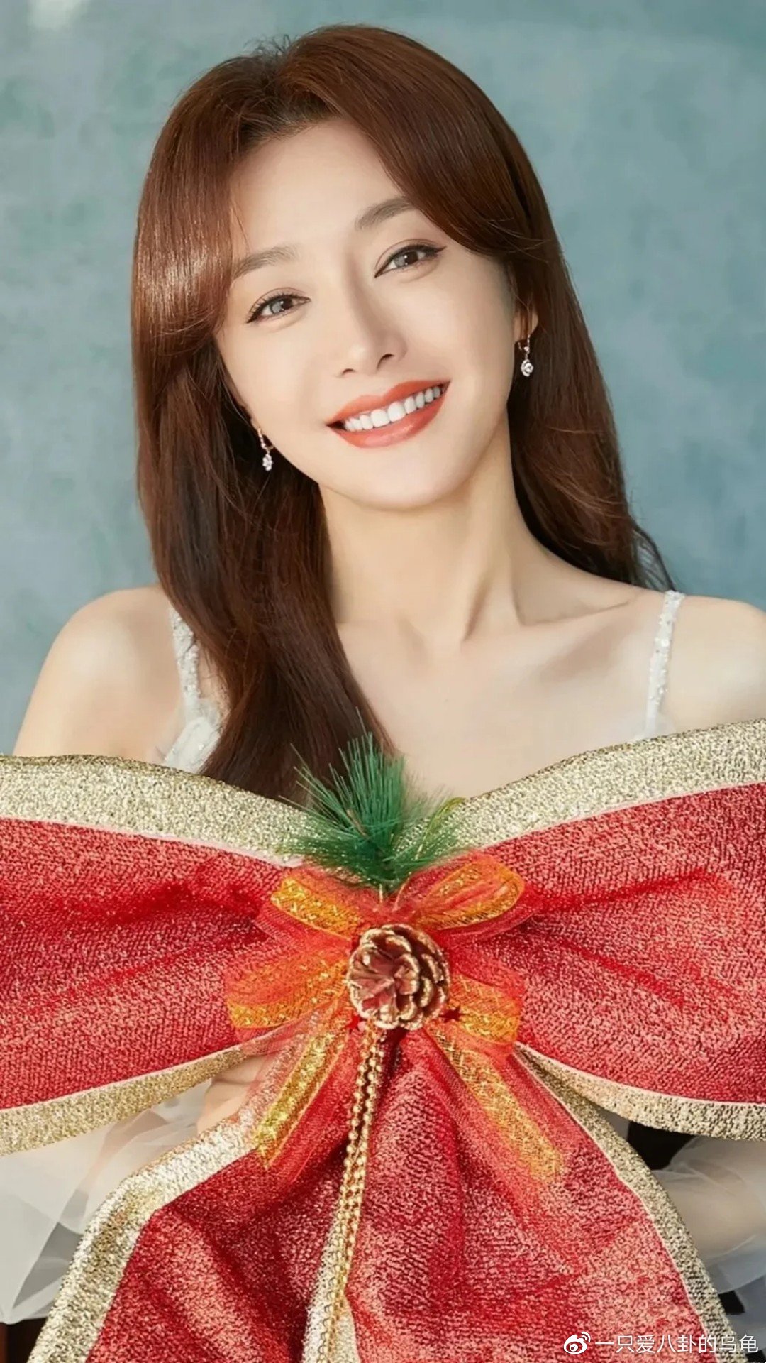 秦岚岁月如梭仍面如桃花姐姐又恋爱了