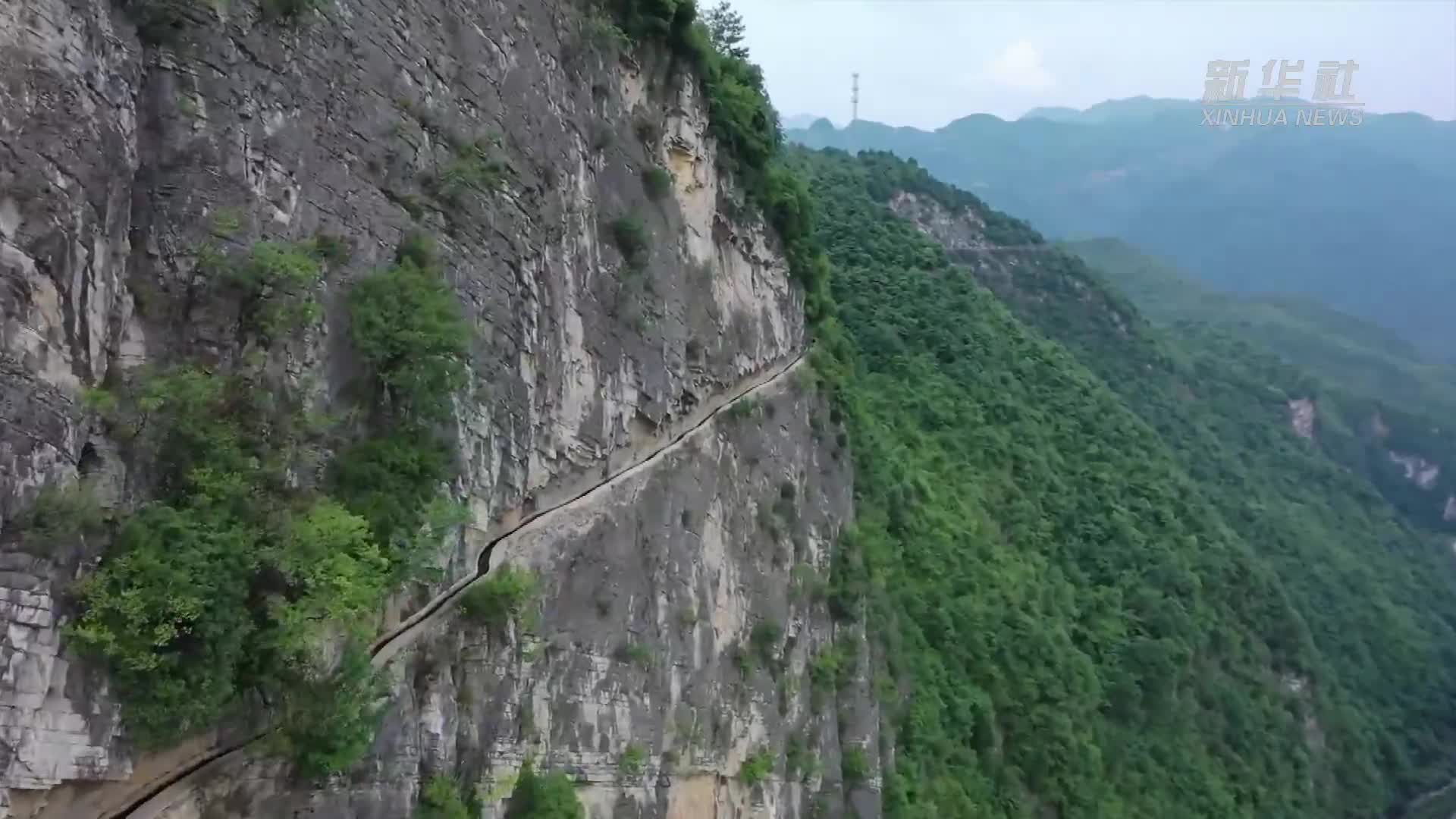 致敬功勋黄大发当代愚公绝壁开渠