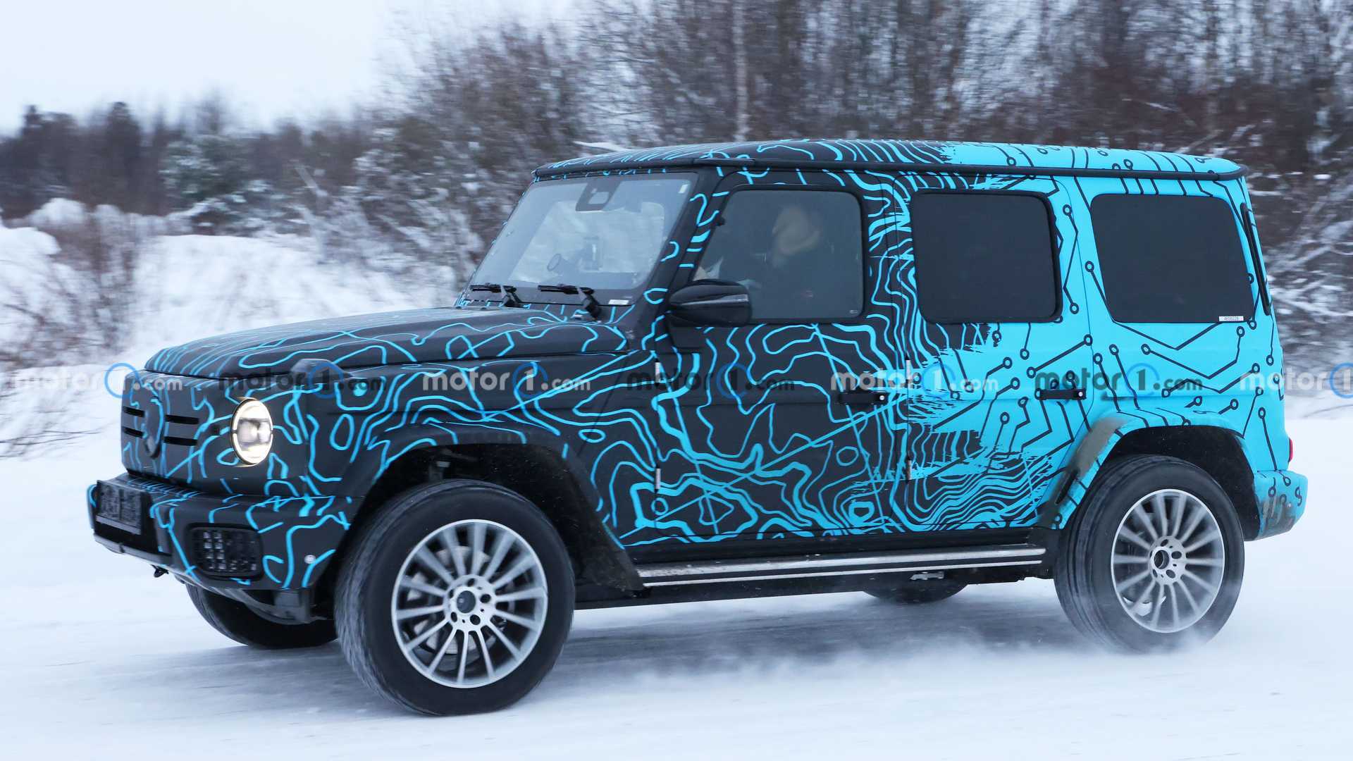 奔驰eqg伪装车冬测谍照,新车将于2024年上市.(motor1)__财经头条