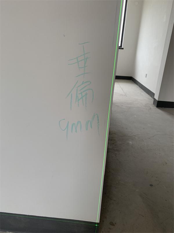 半岛验房走进鑫江水清花都观山!多处墙面垂直度有偏差,最大的约9mm休闲区蓝鸢梦想 - Www.slyday.coM 半岛验房走进鑫江水清花都观山!多处墙面垂直度有偏差,最大的约9mm休闲区蓝鸢梦想 - Www.slyday.coM