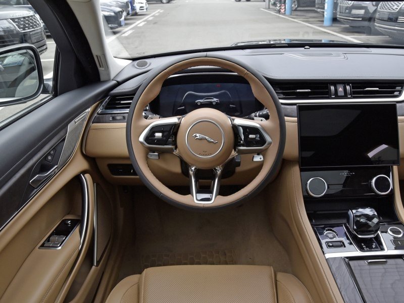 捷豹xfl的内饰设计在同级别的二线豪华汽车品牌中堪称独具特色.